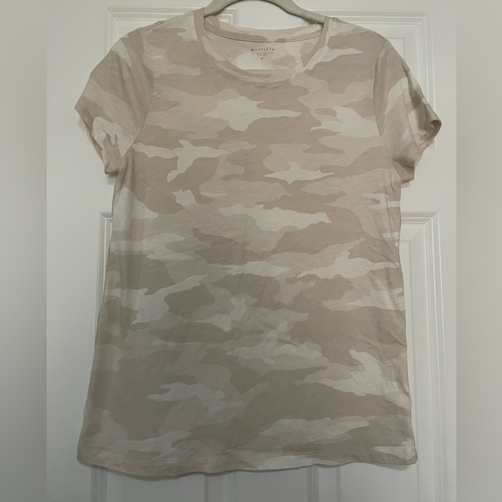 Athleta neutral camo tee. Size M.